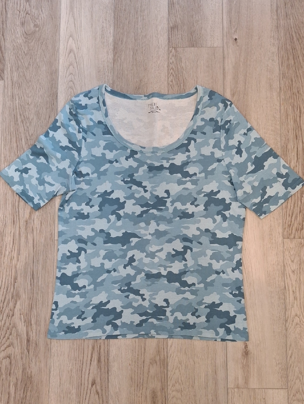Time and Tru Blue Camo Scoop Neck Short Sleeve Top